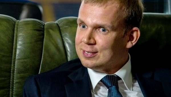 «Ощадбанк» за долги конфискует у олигарха Курченко тысячи тонн бензина и солярки