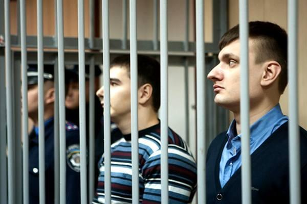 Суд продовжив арешт п’ятьом екс-беркутівцям, яким інкримінують вбивство 48 активістів
