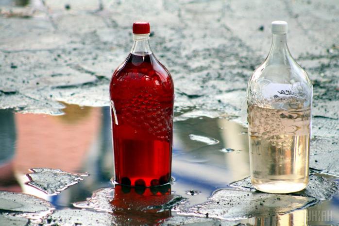 Фискальная служба: Метиловый спирт для производства суррогата привезли из России (ФОТО)