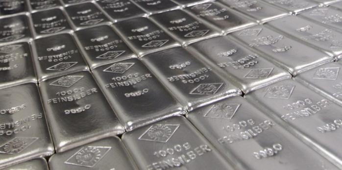 Украинцы пытались вывезти в РФ 7 килограммов серебряных украшений (ВИДЕО)