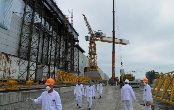 На Чернобыльской АЭС построили ограждающий контур (ФОТО)