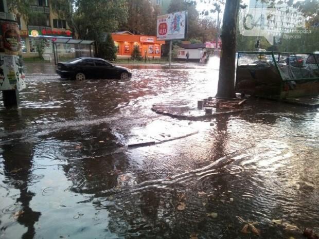 Непогода обесточила 120 населенных пунктов на Львовщине и подтопила Одессу (ВИДЕО)