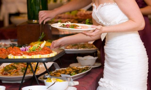 В Черновицкой области на двух свадьбах в ресторане отравились 45 человек