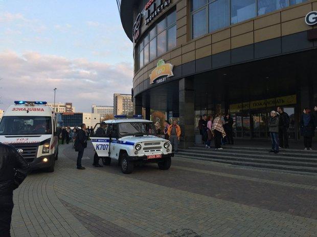 Різанина в торговельному центрі Мінська: нападники були озброєні сокирою і бензопилою (ФОТО)