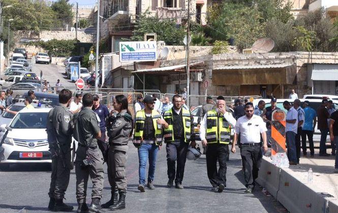 В Єрусалимі терорист обстріляв зупинку біля поліції, є поранені (ФОТО)