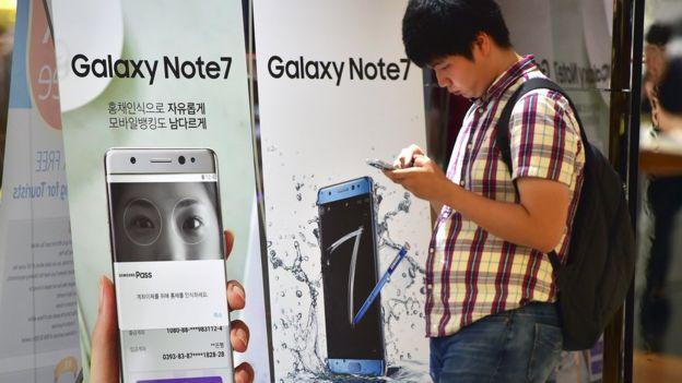 Samsung просить клієнтів вимкнути смартфони Galaxy Note 7, всі продажі зупинено