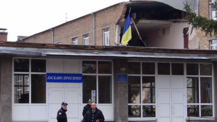 Озвучена вероятная причина обвала стены школы в Василькове, полиция открыла дело