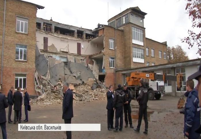 В Міносвіти назвали попередню причину обвалу стіни школи у Василькові