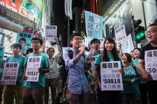 Опозиційні депутати з Гонконгу вчинили галасливий флешмоб в парламенті Китаю