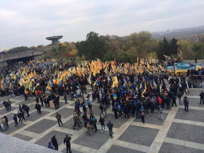 В Киеве начался многотысячный «Марш Нации» (ФОТО)