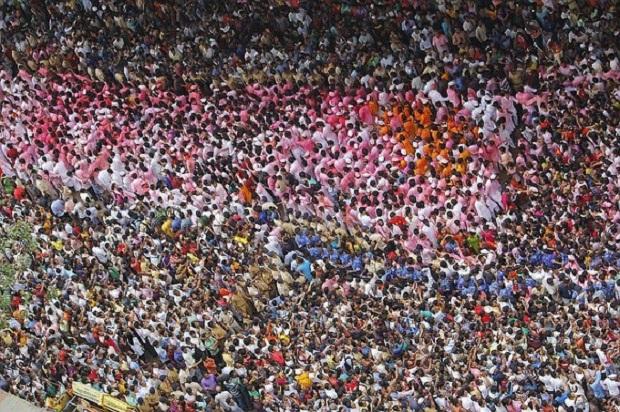 В давке на религиозном фестивале в Индии погибли 24 человека
