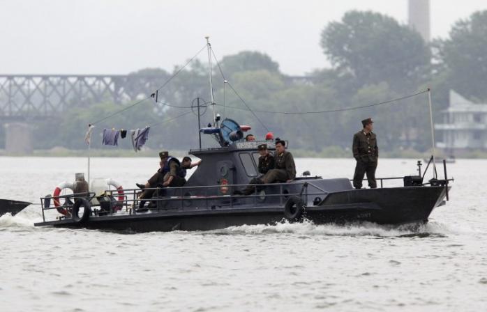 Пограничники РФ обстреляли судно КНДР из пулемета, есть жертвы