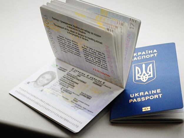 Около 9 тыс. крымчан получили украинские паспорта уже после аннексии