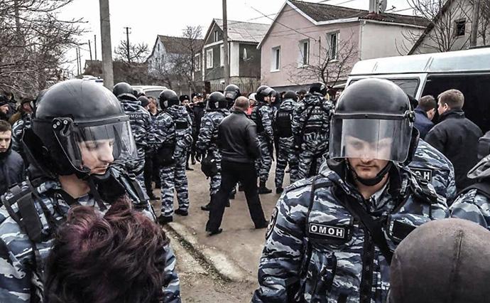 Російські силовики пограбували сім’ї затриманих кримських татар — адвокат