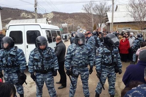 В Крыму новая серия обысков: ищут участников крымскотатарских батальонов (ФОТО, ВИДЕО)