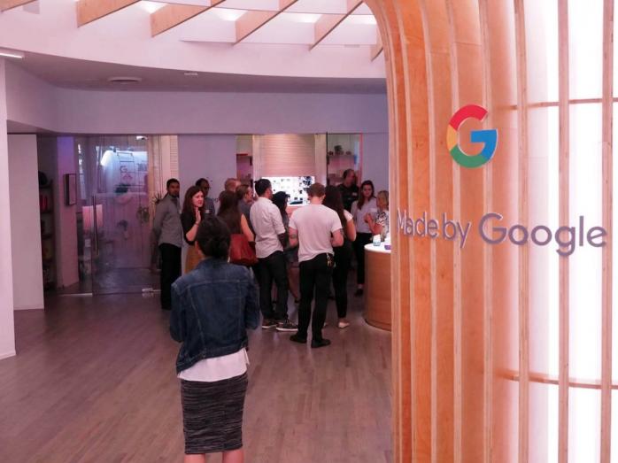 В Нью-Йорке появился первый в мире магазин-выставка товаров Google (ФОТО)