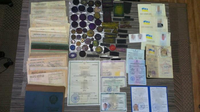 СБУ схватила фальсификаторов украинских документов для членов ДНР (ФОТО)
