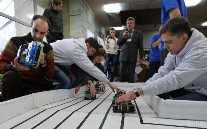 Во Львове проходят международные гонки среди роботов (ФОТО)