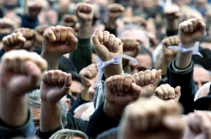 В Виннице протестующие устроили беспорядки в горсовете (ФОТО, ВИДЕО)