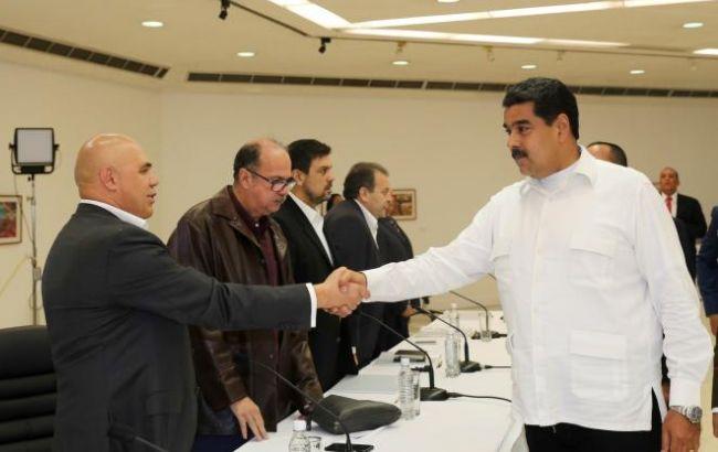Правительство и оппозиция Венесуэлы возобновили переговоры на фоне протестов