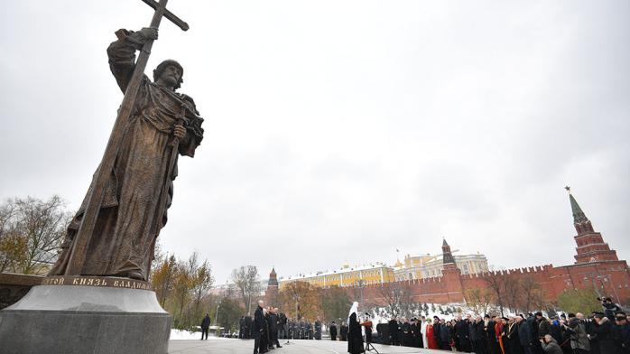 Путін офіційно відкрив пам’ятник київському князю (ФОТО, ВІДЕО)