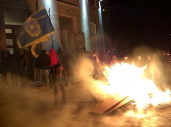 Протесты в Черкассах: опубликовано видео штурма управления полиции