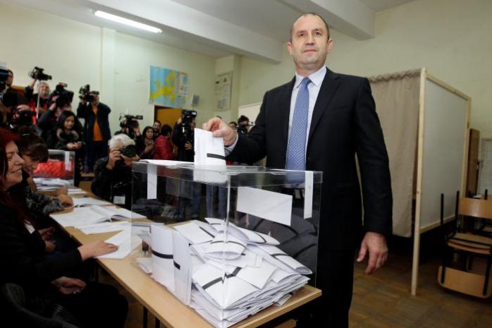 Екзит-поли: проросійський кандидат лідирує у першому турі виборів президента Болгарії