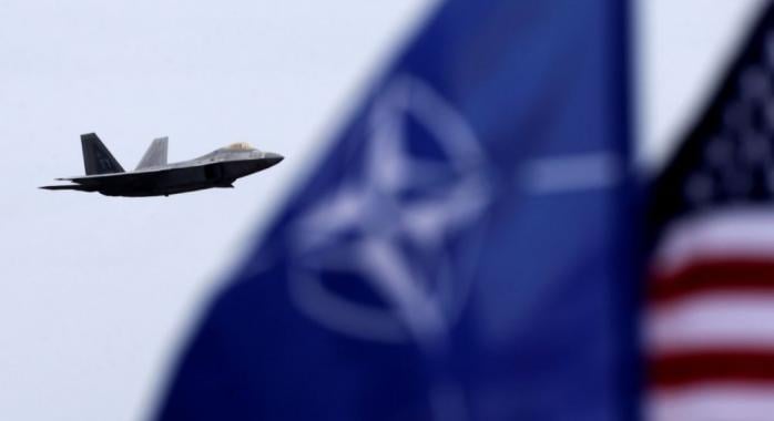 НАТО переведе сотні тисяч військових на посилений режим несення служби