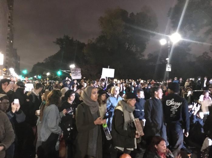 «Трамп не наш президент»: у багатьох містах американці продовжують протестувати (ФОТО, ВІДЕО)