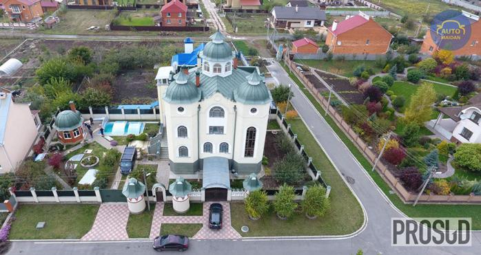 «Будинок-церква». Журналісти знайшли незвичайний маєток полтавського судді (ВІДЕО)