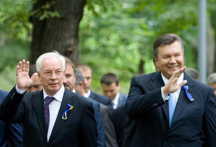 На счетах Януковича и Азарова в «Ощадбанке» зависло свыше миллиарда долларов
