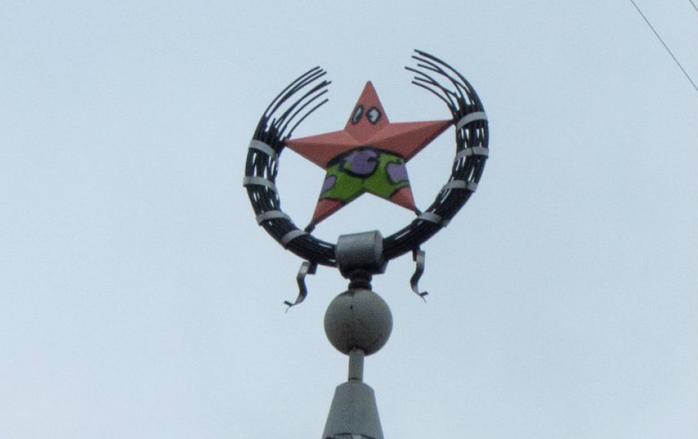 Радянська зірка у Воронежі стала персонажем мультика «Губка Боб» (ФОТО)