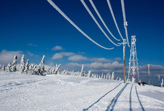 На Україну обрушилися снігопади: близько 300 населених пунктів через негоду знеструмлено