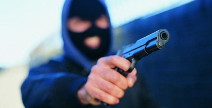 В Киеве вооруженные грабители отобрали у бизнесмена более 7 млн грн (ФОТО)