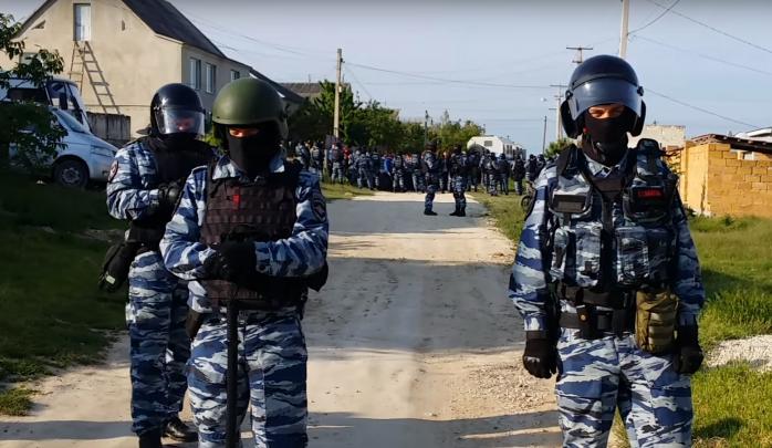 Оккупанты в Крыму снова пришли с обысками к крымским татарам