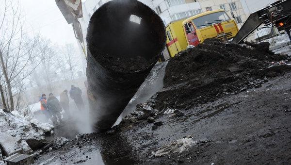В Киеве масштабный прорыв трубы: частично заблокировано движение транспорта