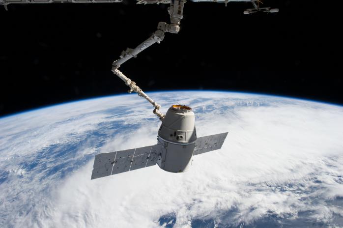 SpaceX планирует запустить более 4 тысяч спутников для раздачи интернета (ФОТО)