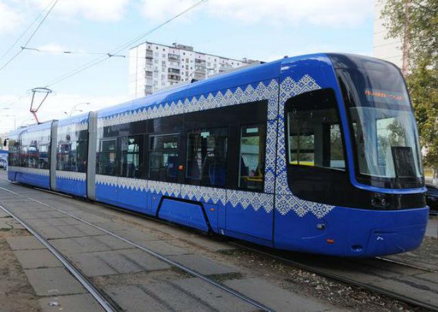 Киевлянам представили новый польский трамвай (ФОТО)