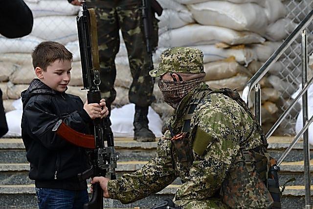 Бойовики ДНР проводять заняття зі стрільби в школах Донецька — Тимчук