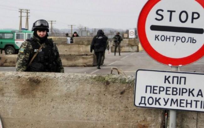 Из-за обстрелов боевиков закрыт КПВВ «Марьинка», на остальных пунктах пропуска образовались очереди