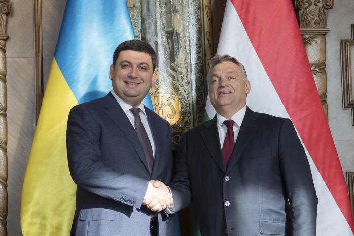 Венгрия решила отменить плату за визы украинцам