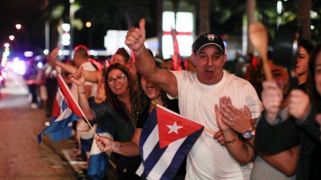 Кубинская диаспора в США шумно празднует кончину Фиделя Кастро (ФОТО, ВИДЕО)