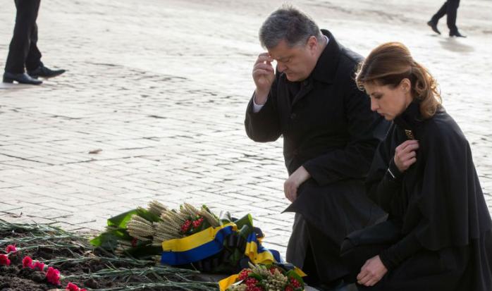 Порошенко почтил память жертв Голодомора (ФОТО)