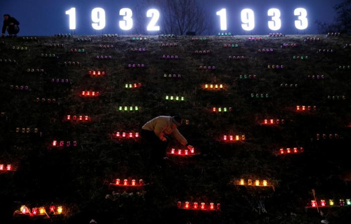 Українці запалили свічки в пам’ять про жертв Голодомору (ФОТО)