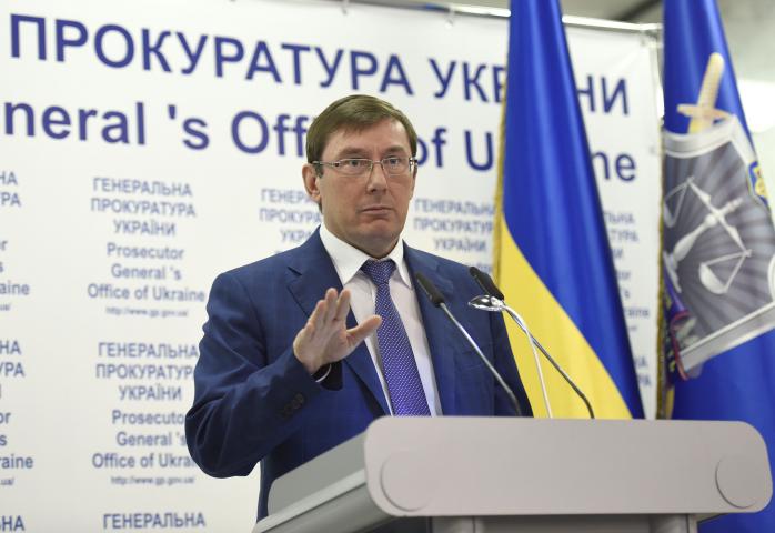 Связь с Януковичем не прерывалась во время оглашения подозрения — Луценко