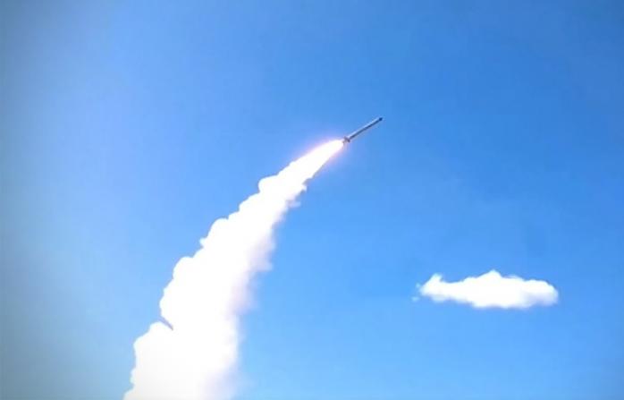 ЗСУ здійснили успішні запуски 16 ракет неподалік Криму (ВІДЕО)