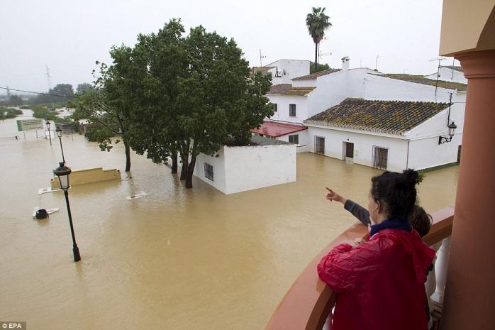 На юге Испании худшее наводнение за последние 30 лет: есть погибшие (ФОТО, ВИДЕО)