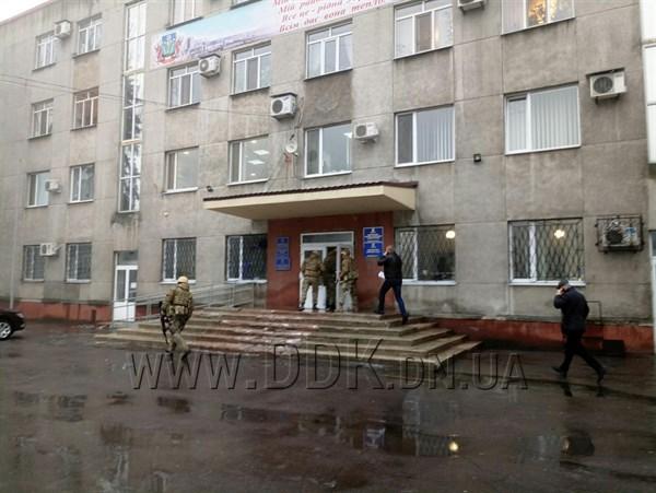 Сотрудники СБУ обыскивают мэрию Покровска в Донецкой области