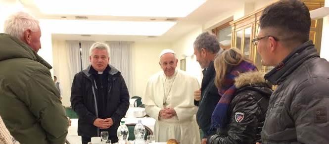 Папа Римский Франциск отпраздновал свое 80-летие с бездомными (ФОТО)