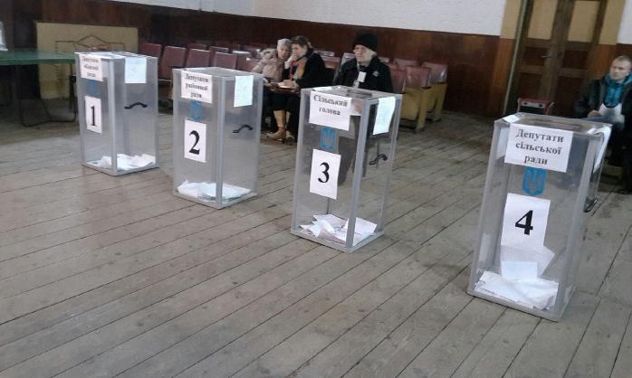 В Украине проходят выборы в 144 объединенных общинах: зафиксирован ряд нарушений